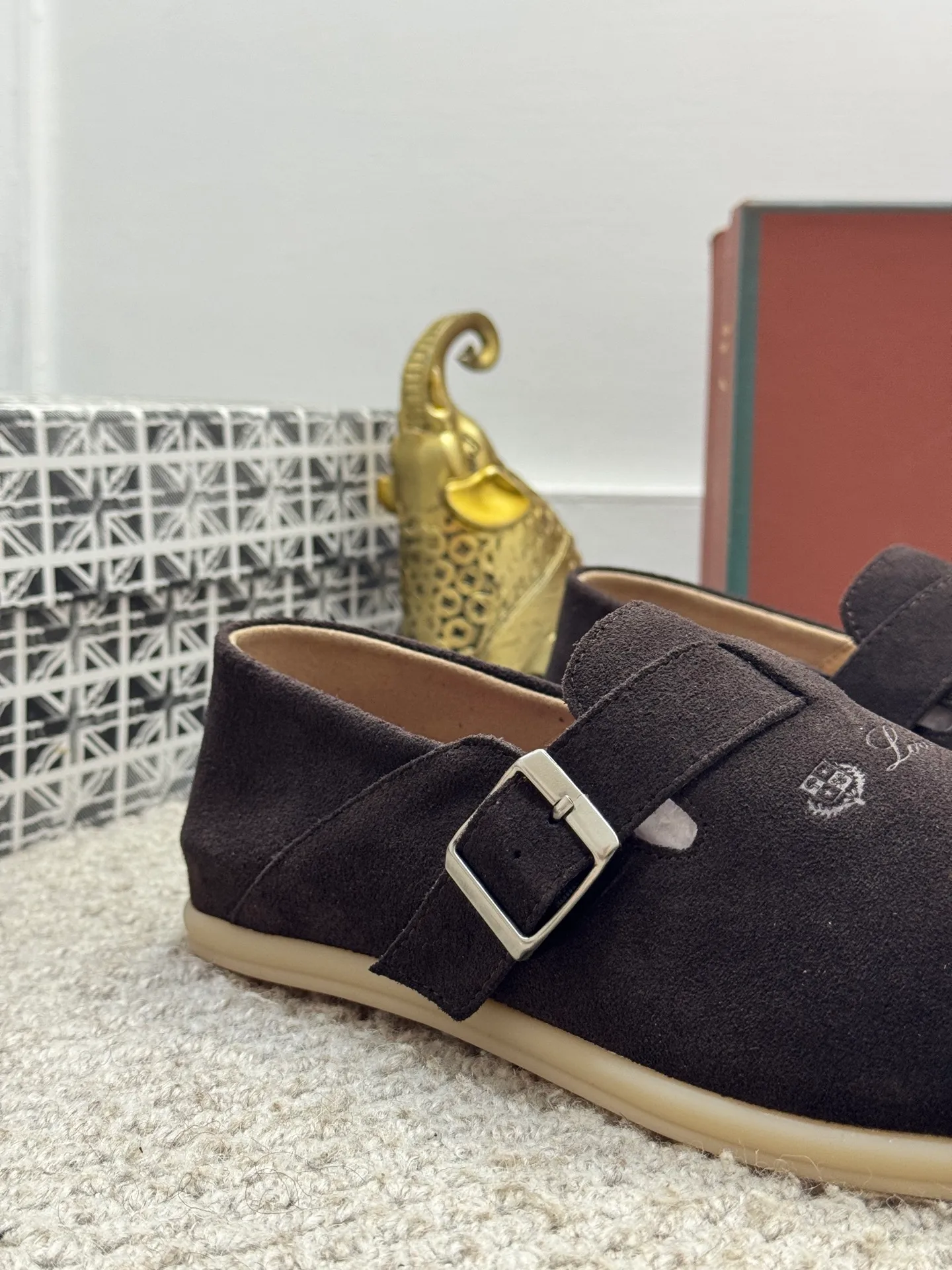 Men's men's shoes 💰420 [New style] 🍓🍓Loro Piana - LP's new moccasin shoes are made of water-repellent treated suede uppers with rubber soles, a classic. The complex craftsmanship and meticulous structure make the shoes light and soft, allowing you to walk comfortably and freely. Perfect for wearing at the beach or out in the water during the summer. Size: 38-44 (45 customized
